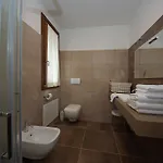 Les Maisons - Ruculi Hospitality *