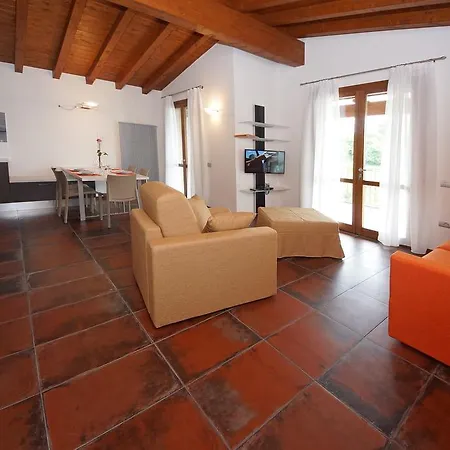 Les Maisons - Ruculi Hospitality