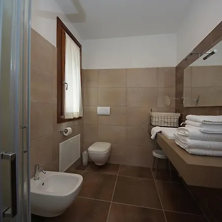 Les Maisons - Ruculi Hospitality *