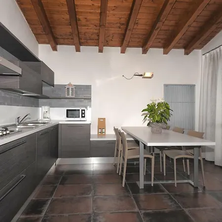 Les Maisons - Ruculi Hospitality דירה