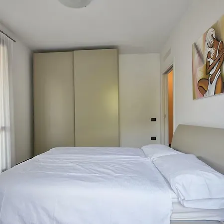 Les Maisons - Ruculi Hospitality *