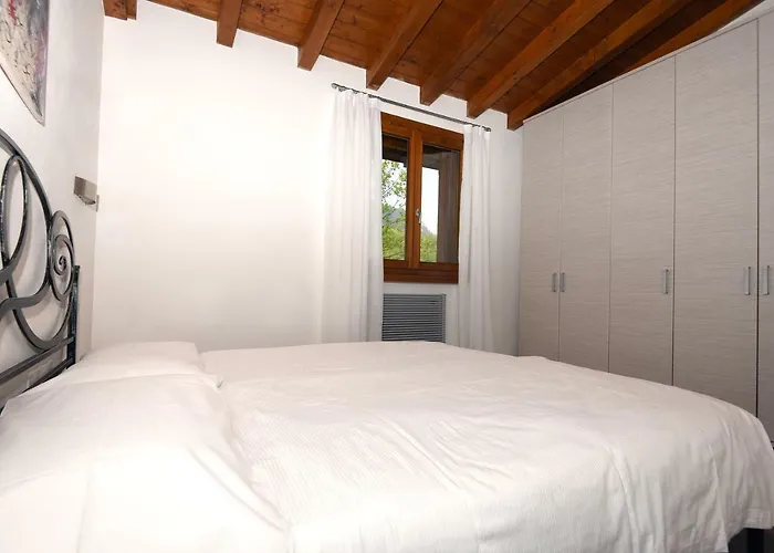 Les Maisons - Ruculi Hospitality *